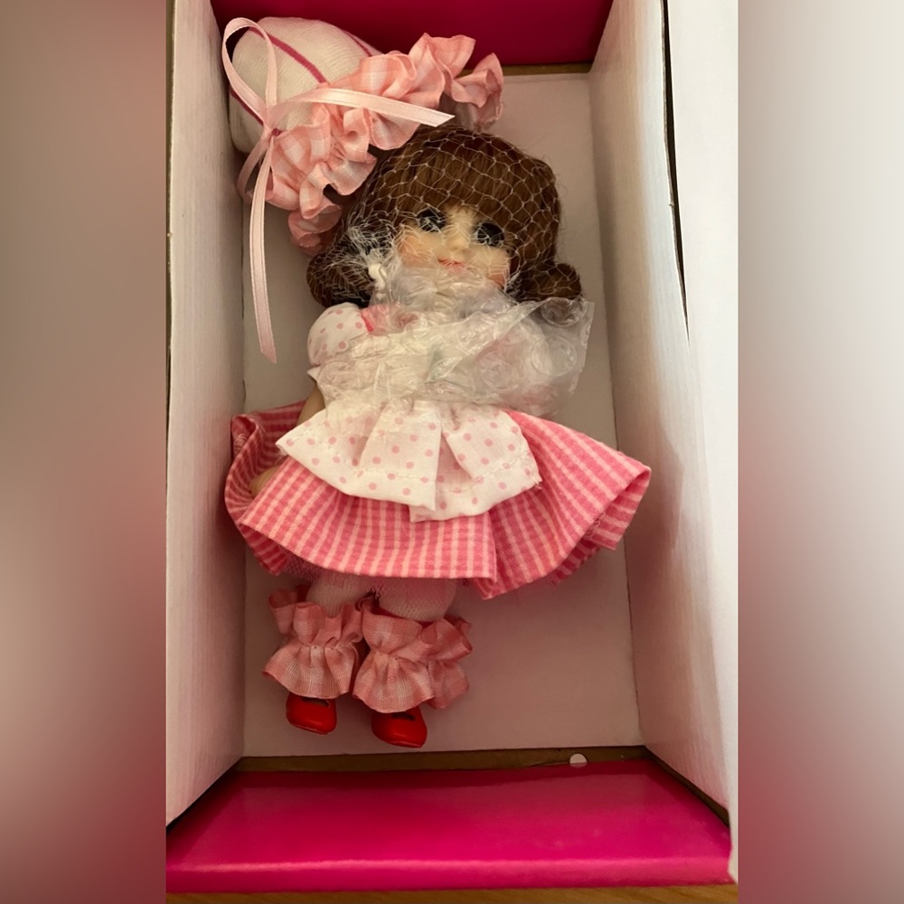 NEW in box, Marie Osmond Adora February Calendar Girl Doll Hand # 80, 6 inch